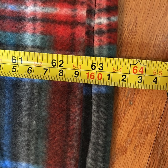 Throw 63 x 56 plaid Hand crafted Blue Green Multi Colors Polar Fleece - Picture 4 of 5
